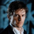 Gideon Emery dans Daredevil.